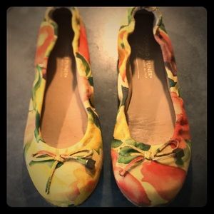 Donald J Pliner floral flats